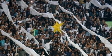 Eduardo enaltece virada do Botafogo sobre o Internacional e dedica vitória à torcida