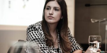 Falta de controle da polícia é um risco enorme para democracia, diz Samira Bueno