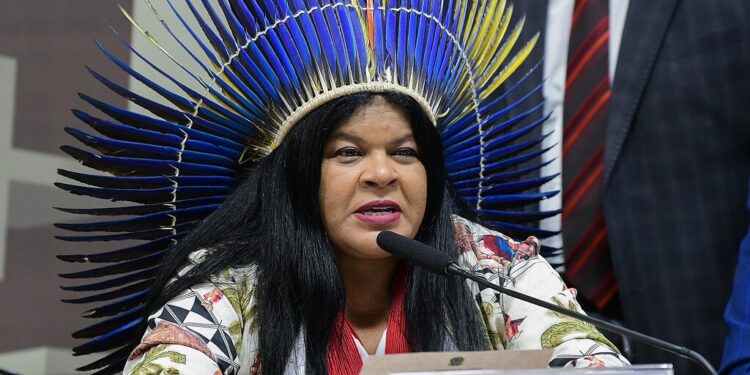 Marco temporal avança no Senado e Sonia Guajajara negocia tramitação mais longa