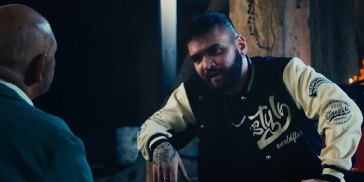 Humorista viraliza e é ameaçado após encenar execução de “patriotas”