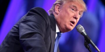 Mesmo réu, Trump mantém candidatura forte e domina as redes sociais