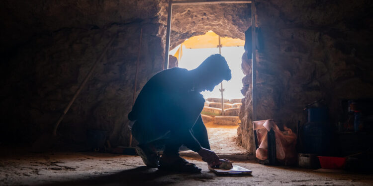 Eles voltaram a viver nas cavernas para resistir à ocupação militar de Israel