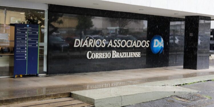 Quebrado e ultrapassado, Correio Braziliense ataca o BRB