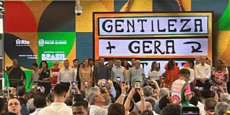 No Rio, Lula caminha de mãos dadas com Eduardo Paes e Dimas Gadelha