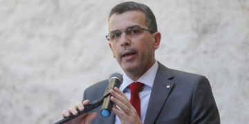 Mulher de ex-chefe da Polícia Civil preso sacou R$ 760 mil em espécie em dois anos, aponta Coaf