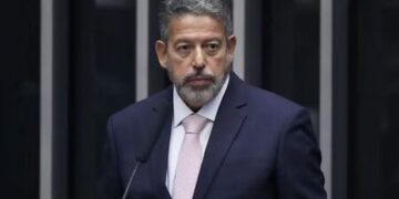 Deputados de oposição pressionam Presidente da Câmara para votação da PEC do Foro