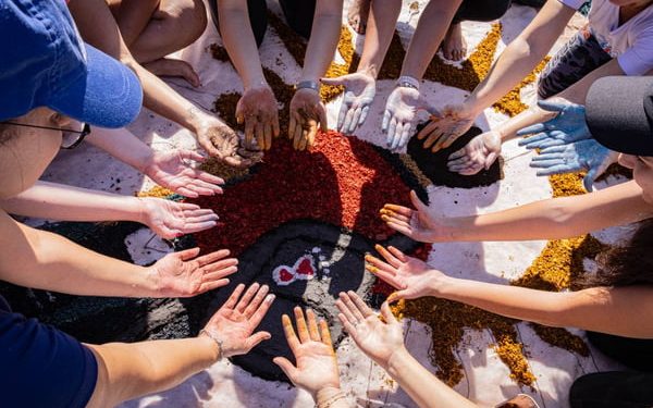 Tapetes de Corpus Christi são montados na Esplanada dos Ministérios