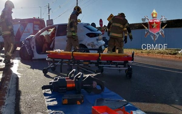 Batida em frente ao Estádio Mané Garrincha deixa dois feridos no DF