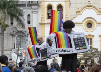 Orgulho LGBT+: 76% dos brasileiros acham importante ter integrantes destes grupos na política, diz pesquisa