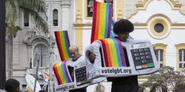 Orgulho LGBT+: 76% dos brasileiros acham importante ter integrantes destes grupos na política, diz pesquisa