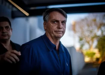 Ministro do TSE anula uma das três condenações de Bolsonaro