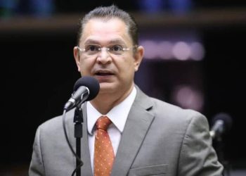 Negacionista e ex-braço direito de Eduardo Cunha: quem é Sóstenes Cavalcante, deputado que propôs PL antiaborto