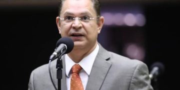 Negacionista e ex-braço direito de Eduardo Cunha: quem é Sóstenes Cavalcante, deputado que propôs PL antiaborto