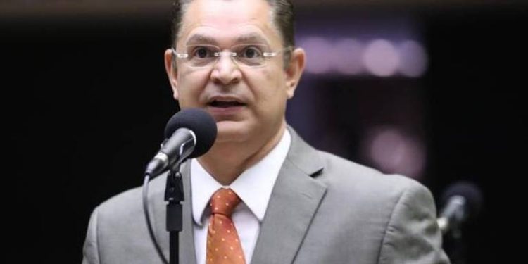 Negacionista e ex-braço direito de Eduardo Cunha: quem é Sóstenes Cavalcante, deputado que propôs PL antiaborto