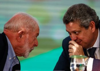 Ministro da Secretaria-Geral enfrenta desgaste, não é recebido por Lula, mas tem apoio de centrais