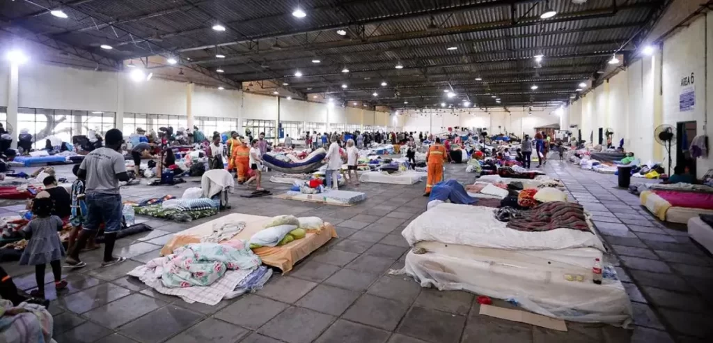 Abrigo em Porto Alegre (Foto: Pedro Piegas/PMPA)