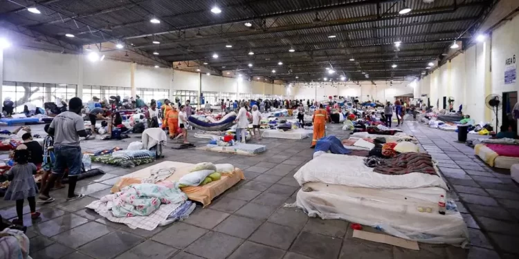 Abrigo em Porto Alegre (Foto: Pedro Piegas/PMPA)