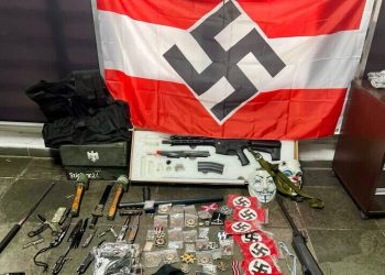 Polícia apreende armas e materiais com símbolos neonazistas na região central de São Paulo