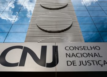 CNJ impõe revés e pune juíza de Minas Gerais que criticou Lula com suspensão de 60 dias