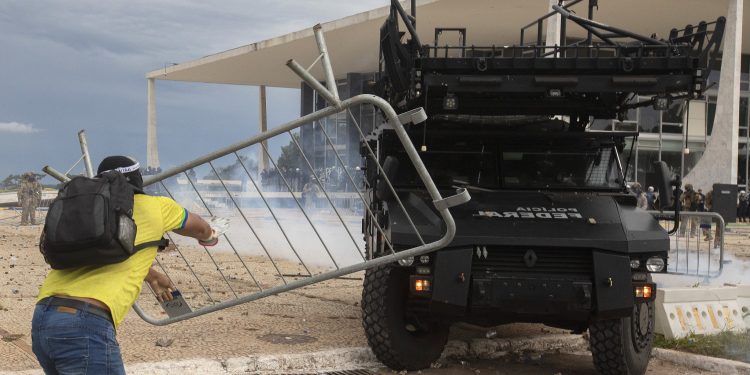 PF deve encerrar inquérito das joias e indiciar Bolsonaro nesta semana