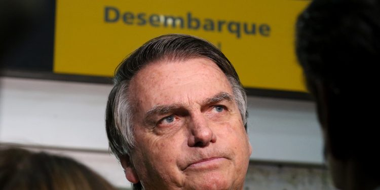 PF deve encerrar inquérito das joias e indiciar Bolsonaro nesta semana