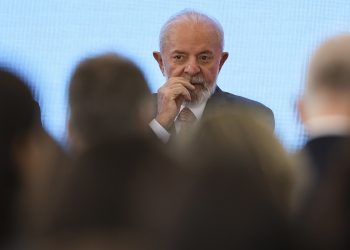 Lula conversa com Putin e defende negociação de paz com a Ucrânia