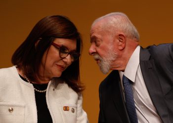 Petróleo vai financiar transição energética, diz nova presidente da Petrobras em cerimônia de posse