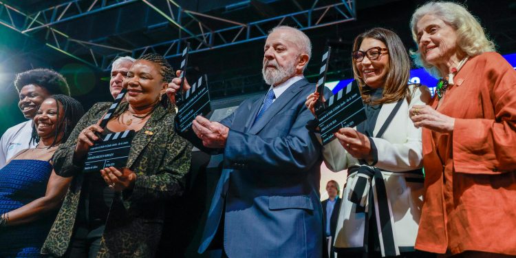 Dia do Cinema Brasileiro: “um país que não investe na cultura não se transforma”, diz presidente Lula em cerimônia de comemoração a data