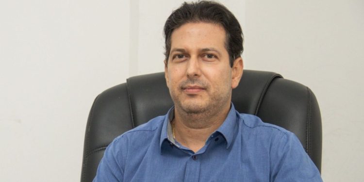 Governo de Sergipe mantém indiciado por violência contra a mulher à frente da Secretaria de Turismo