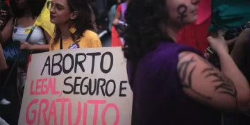 Com PL antiaborto, instituições e especialistas temem mais casos de gravidez em meninas