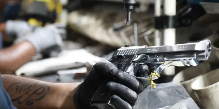 Congresso tem 3 vezes mais discursos pró-armas do que contra; curva sobe a partir de 2015, diz levantamento