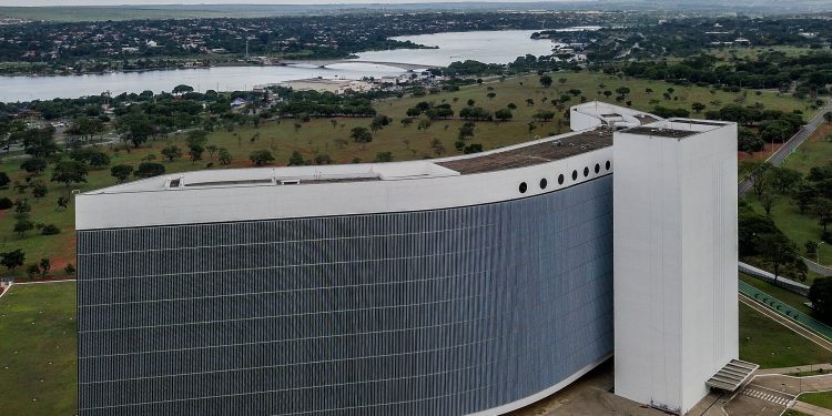 TSE estuda campanha nacional para incentivar o voto negro nas eleições