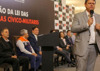 Defensoria e Ministério Público pedem anulação do programa das escolas cívico-militares em SP