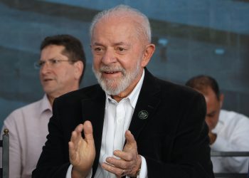 Em Diadema (SP), Lula defende parceria com prefeitos e cobra projetos para obras