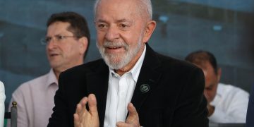 Em Diadema (SP), Lula defende parceria com prefeitos e cobra projetos para obras