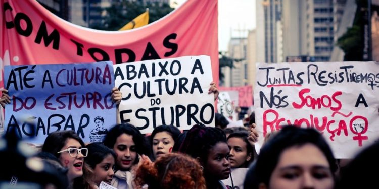 Advogada acusa no MP colega de estuprá-la enquanto dormia