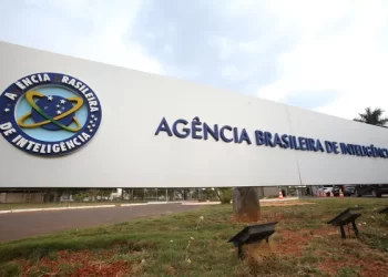 PF mira Carlos Bolsonaro em nova fase de investigação sobre espionagem ilegal na Abin