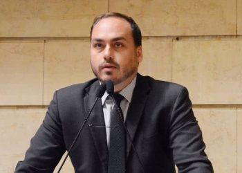 PF vai pedir quebra de sigilo fiscal de Carlos Bolsonaro