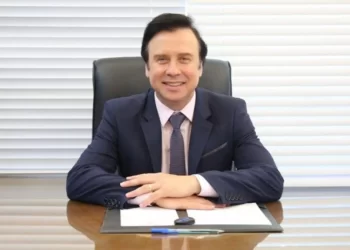 Ao lado de Bolsonaro, prefeito do RS sugere guilhotinha como ‘homenagem’ para Alexandre de Moraes