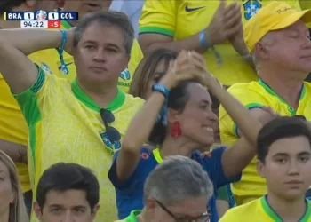 Deputado e senador são “flagrados” assistindo a jogo do Brasil nos EUA