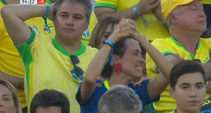 Deputado e senador são “flagrados” assistindo a jogo do Brasil nos EUA