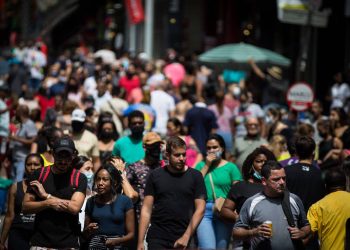 Brasil tem 212,6 milhões de habitantes, diz IBGE