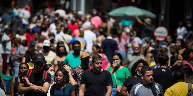 Brasil tem 212,6 milhões de habitantes, diz IBGE