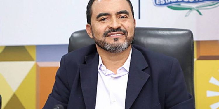 Governador do Tocantins é alvo de busca da PF em operação sobre fraude em cestas básicas