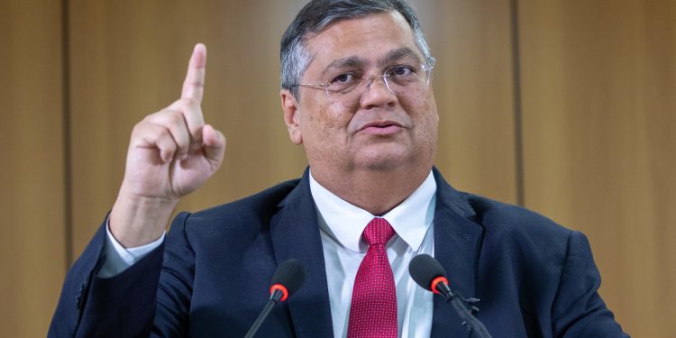 Dino manda CGU fazer pente-fino em emendas Pix e estabele critérios para repasse de recursos