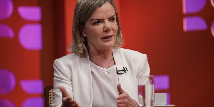 Gleisi Hoffmann acusa Campos Neto de ‘sabotagem’ após reunião do Copom que manteve taxa Selic inalterada