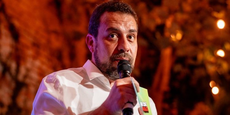 Boulos lidera disputa pela prefeitura de São Paulo com 32,7% das intenções de voto, aponta pesquisa AtlasIntel