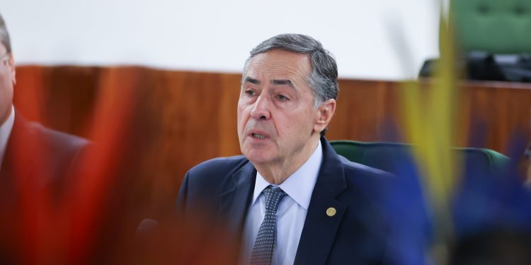 Em nome do Judiciário, Barroso pede desculpas a Maria da Penha por falhas e demora na análise de seu caso