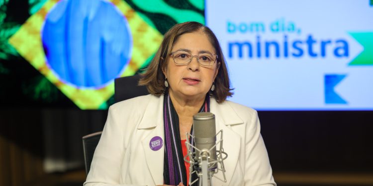 Ministério da Mulher faz parceria com empresas e times de futebol para campanha ‘Feminicídio Zero’