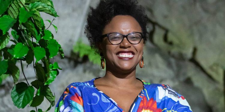 Tainá de Paula vai plantar 13 mudas por dia para compensar emissões de carbono durante campanha eleitoral